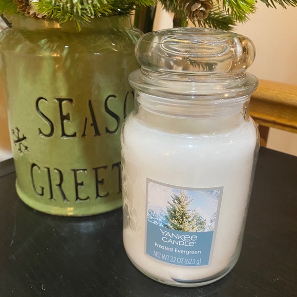 Yankee Candle "FROSTED EVERGREEN"